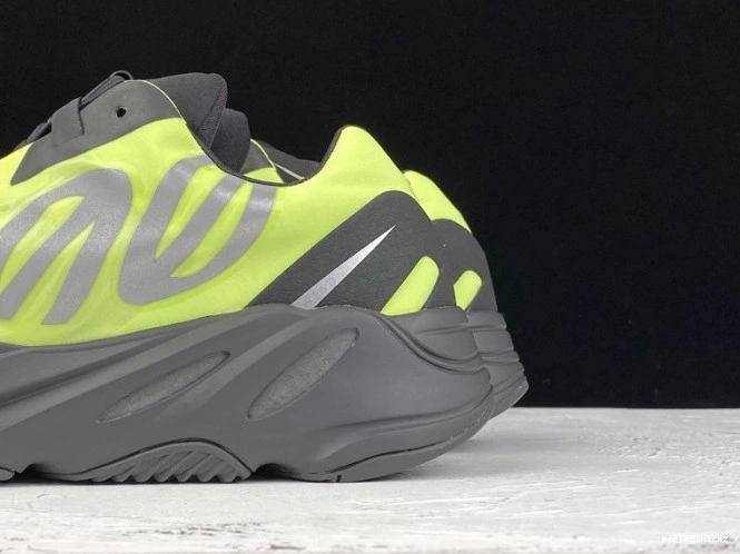 Yeezy Adidas FY3727 Boost Phosphor MNVN 700 0709